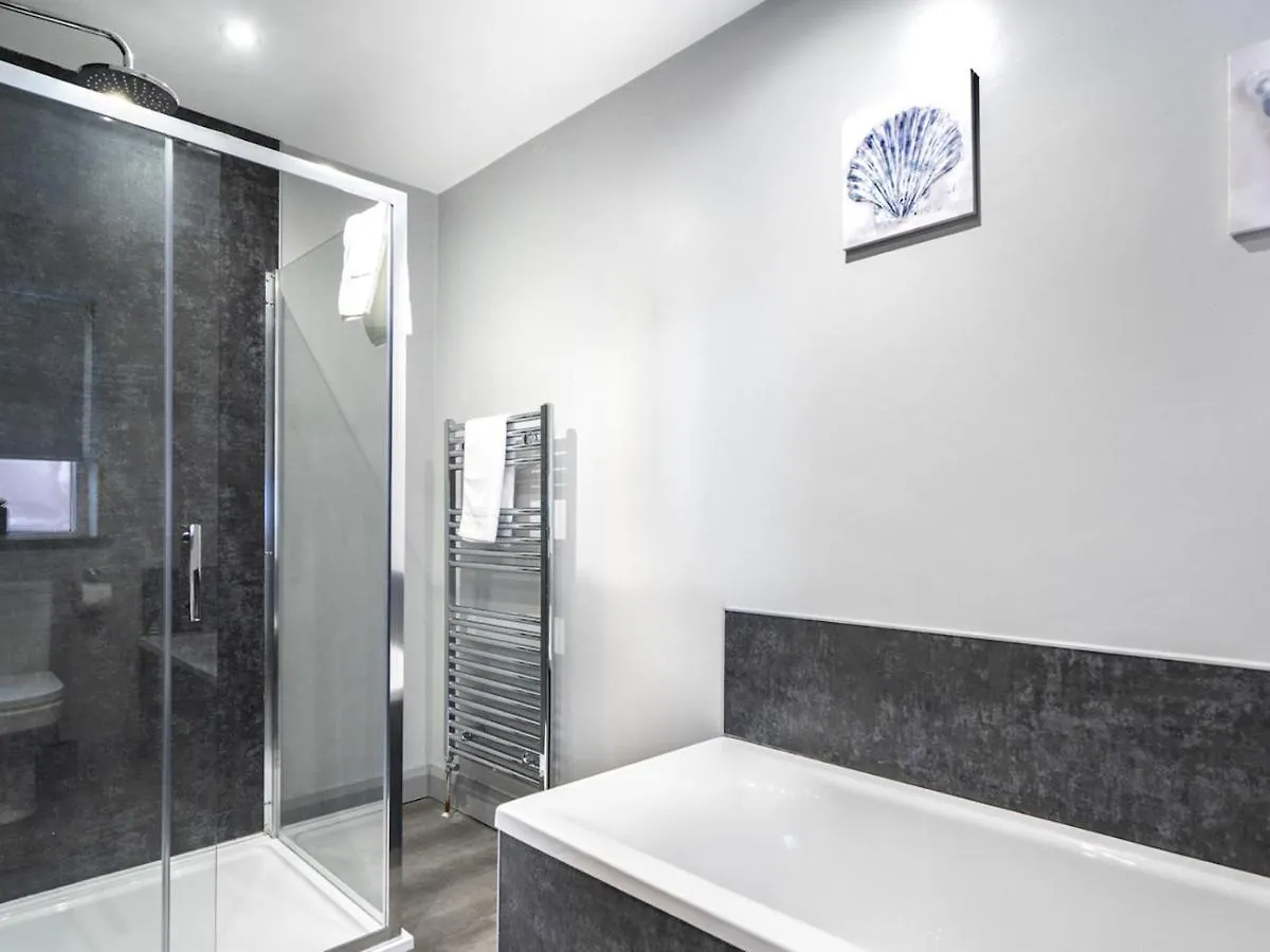 Pass The Keys Stunning 2Br Duplex W Bars Cafes Parks Nearby Apartment Belfast 0*,
